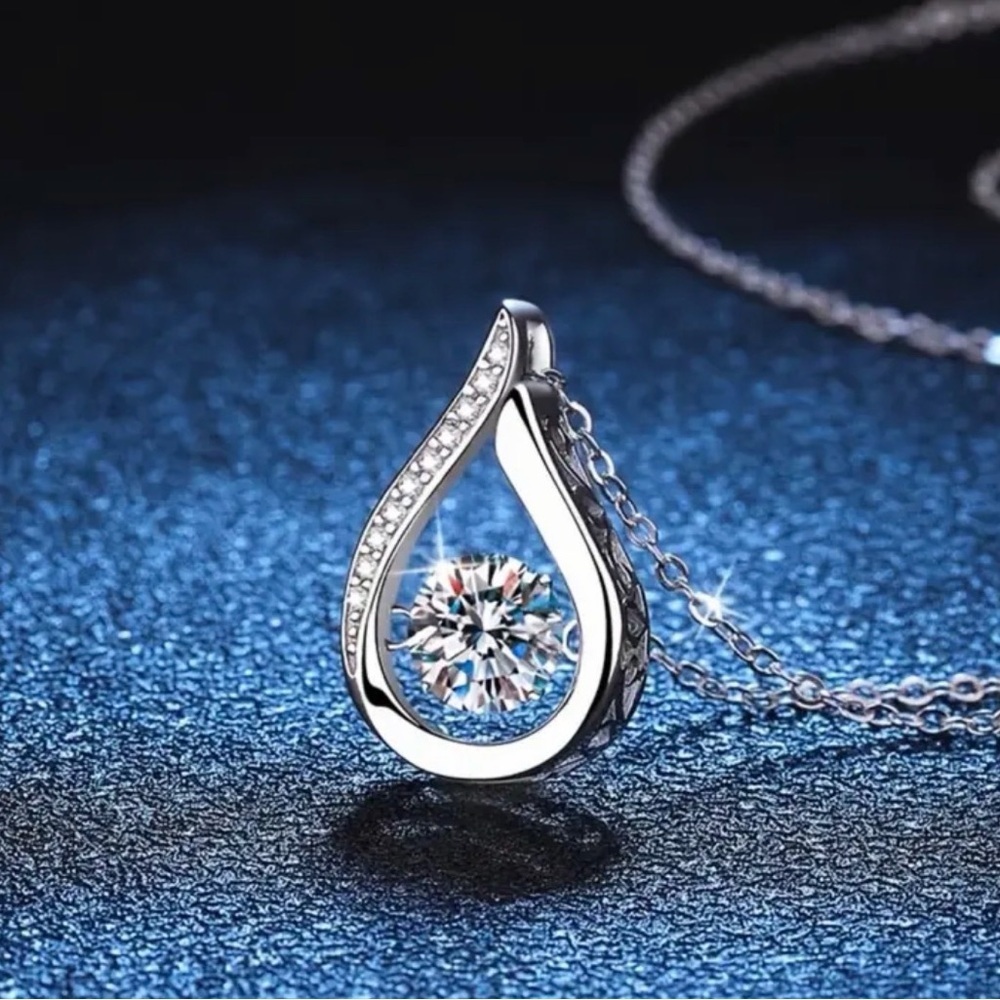 S925 Water Drop Moissanite Pendant Necklace. - Picture 3 of 5